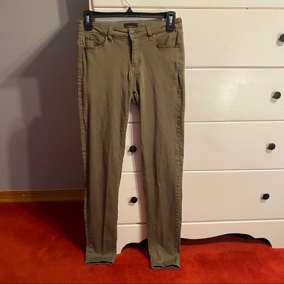 Jean Bundle - Picture 3 of 9